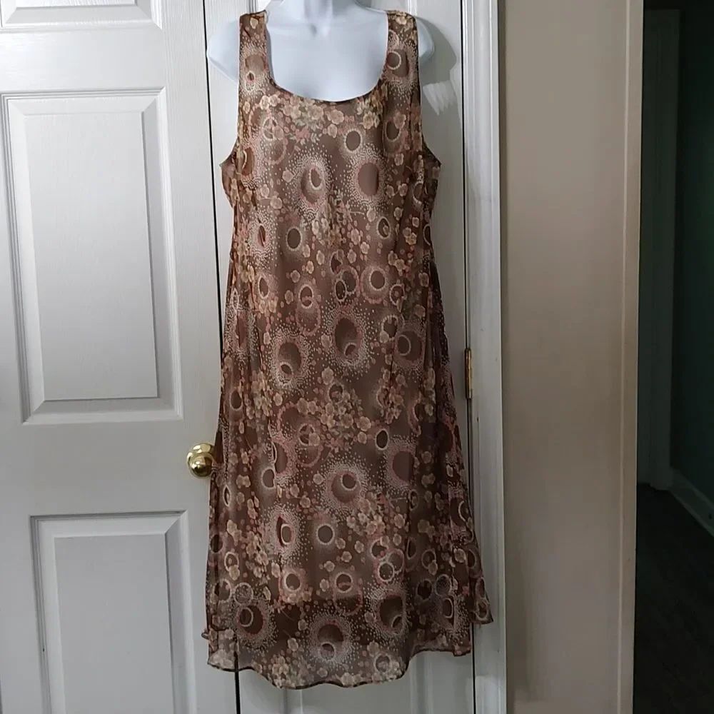 Sangria Woman  Summer sleevless dress light brown with floral design Sz 18W